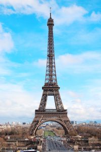 L'iconico primo piano della Tour Eiffel dai Giardini del Trocadero